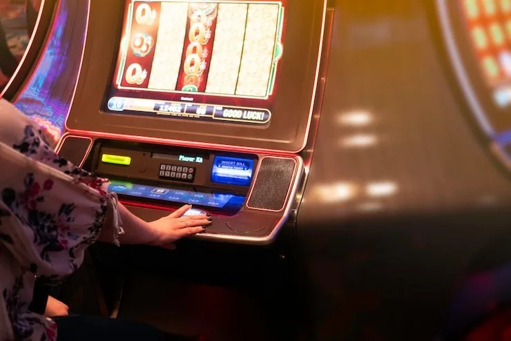 cc4444 Live Poker Action